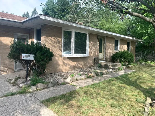 5675 Juanita Dr SE, Kentwood, MI 49508