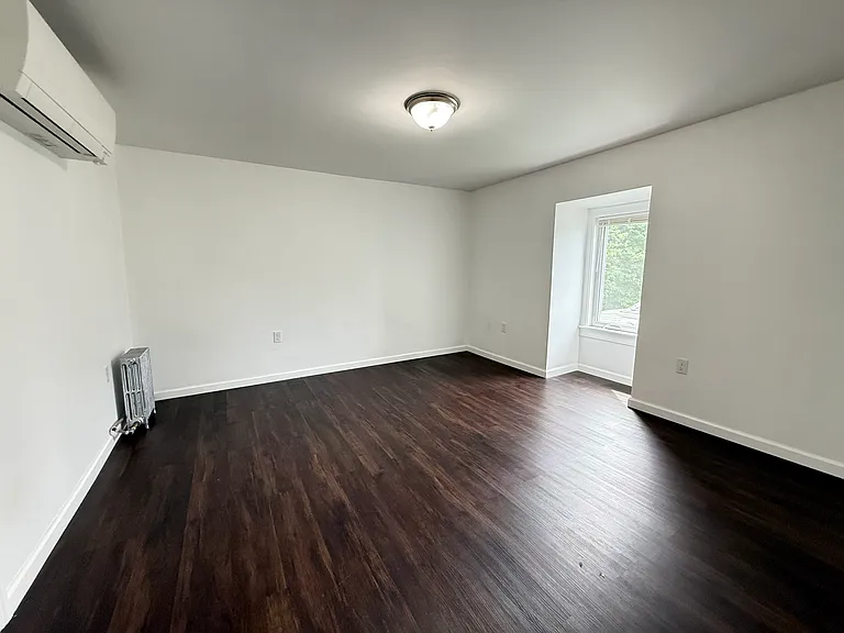 81 Alder St — Photo 9