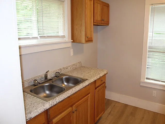 3 bed, 720 sqft, $900 — Photo 4