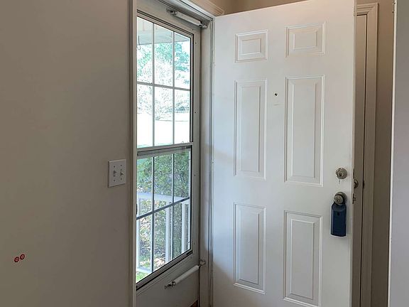 3rd image of 587 SW Legion Dr