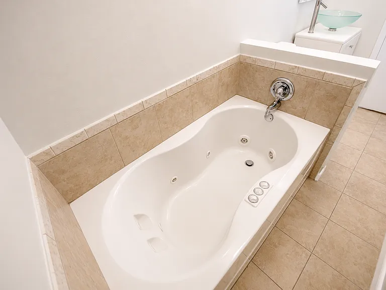 303 Rutherford Ave NW — Photo 26