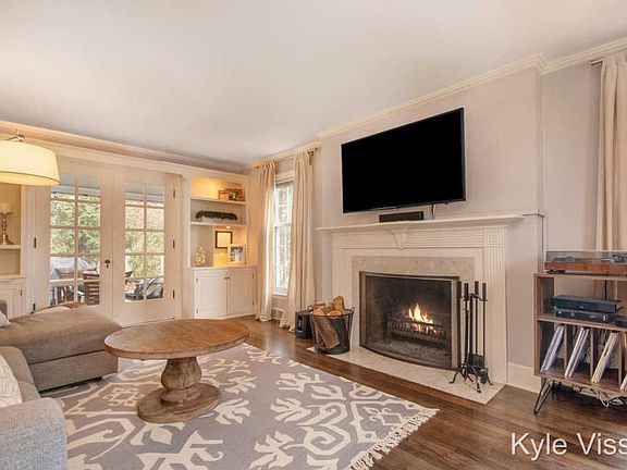 4th image of 2444 Lake Dr SE