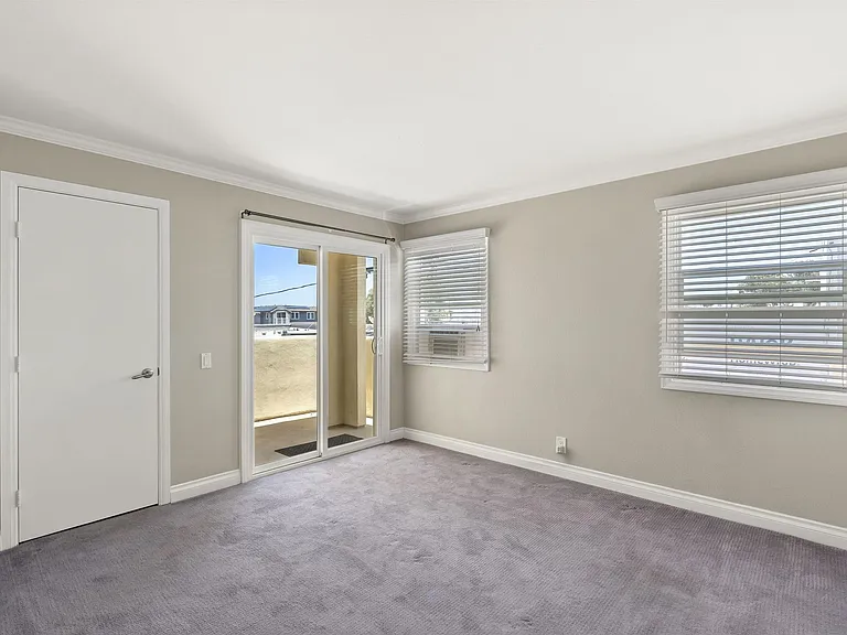 748 Isthmus Ct — Photo 27