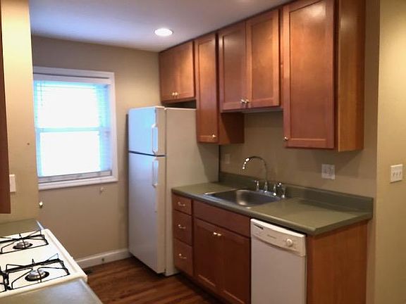 5th image of 3603 Manhattan Ave