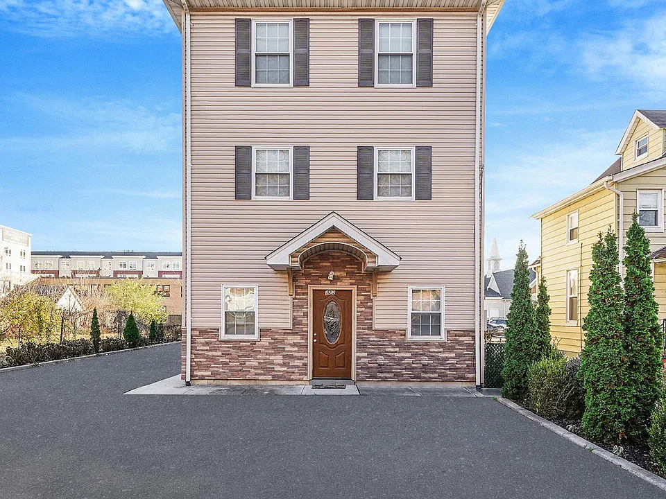 123 Clinton Ave #B