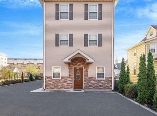 123 Clinton Ave #B, Mineola, NY 11501
