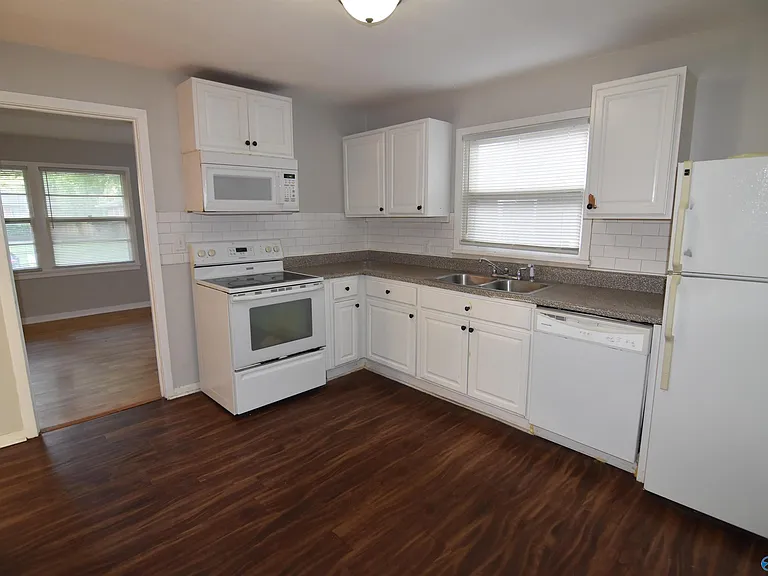 411 Ewing Dr — Photo 23