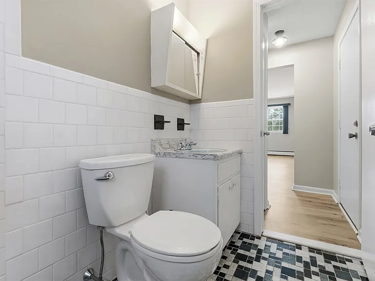 6 Venice St #B6 — Photo 13