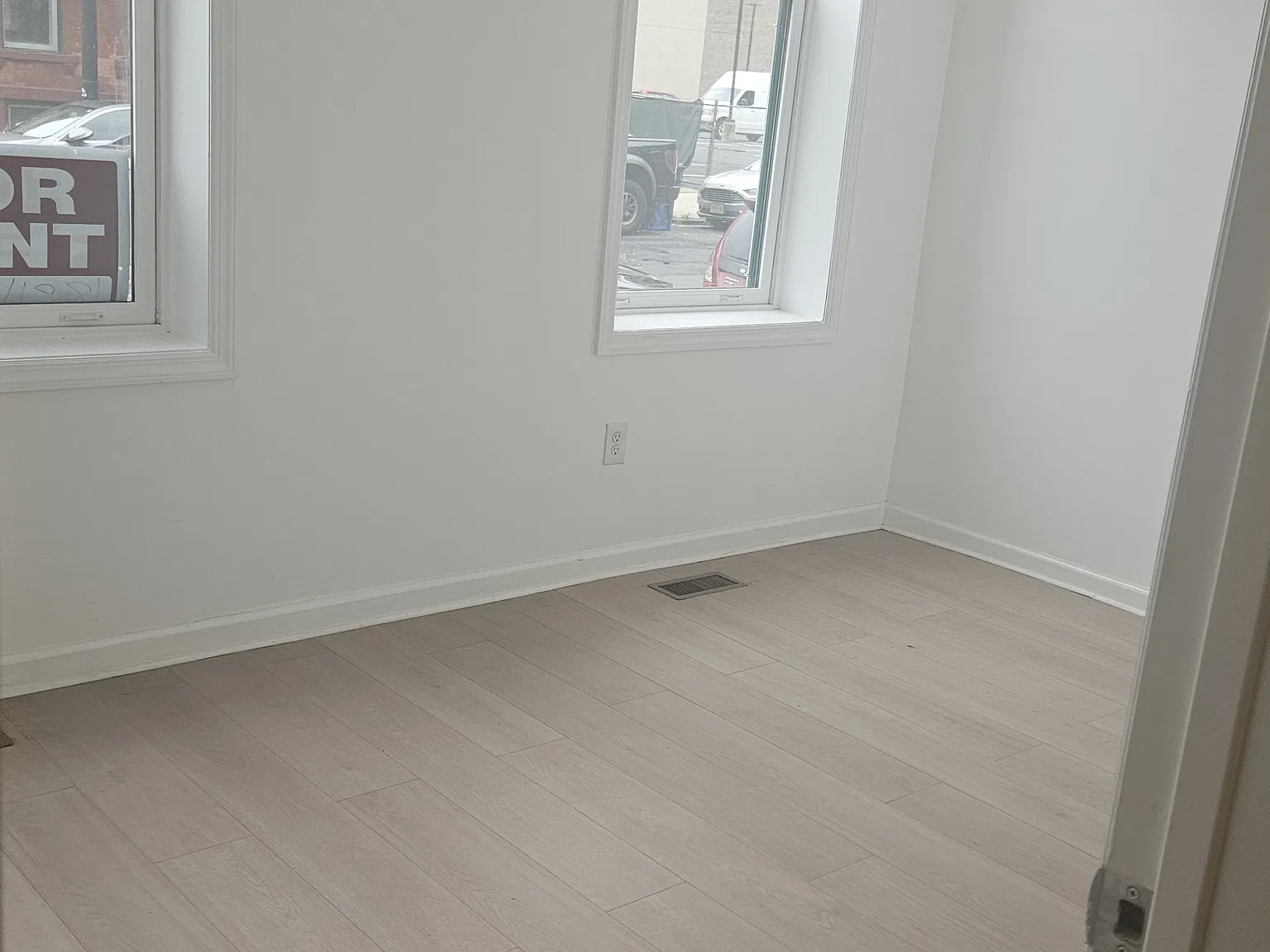 1 bed, $1,376 — Photo 4