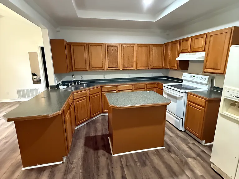 727 Circle Dr — Photo 5