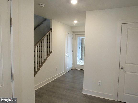 5th image of 21513 Helm St #10