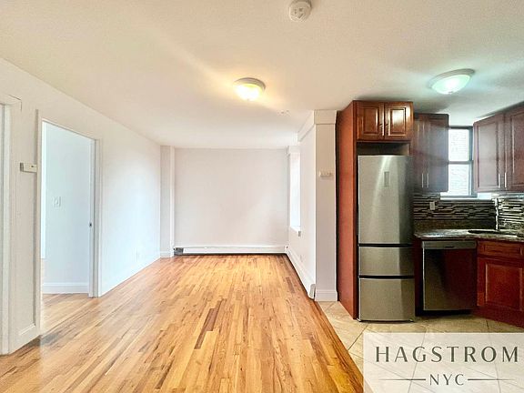 3rd image of 951 Putman Ave #2A