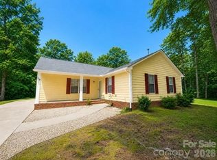 2208 Pinebrook Cir, Charlotte, NC 28208