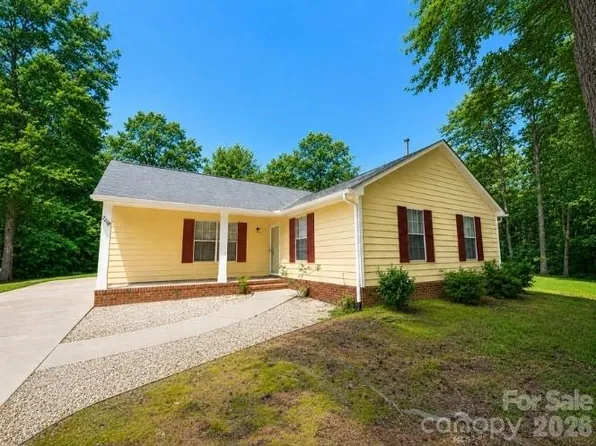 2208 Pinebrook Cir, Charlotte, NC 28208