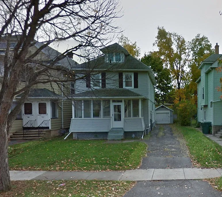 521 Birr St photo 1