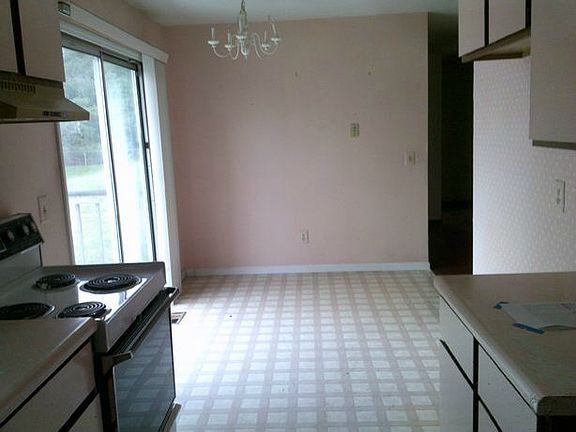 5th image of 213 Kimberly St