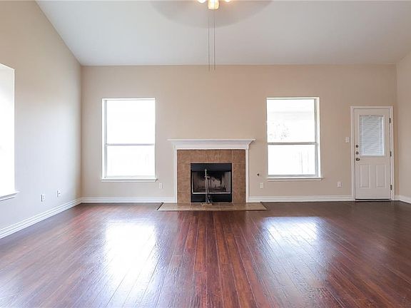 3rd image of 3911 Bonnie Ln