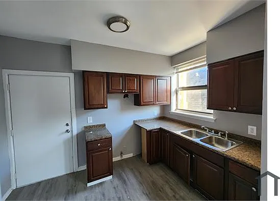234 N Pine Ave — Photo 8
