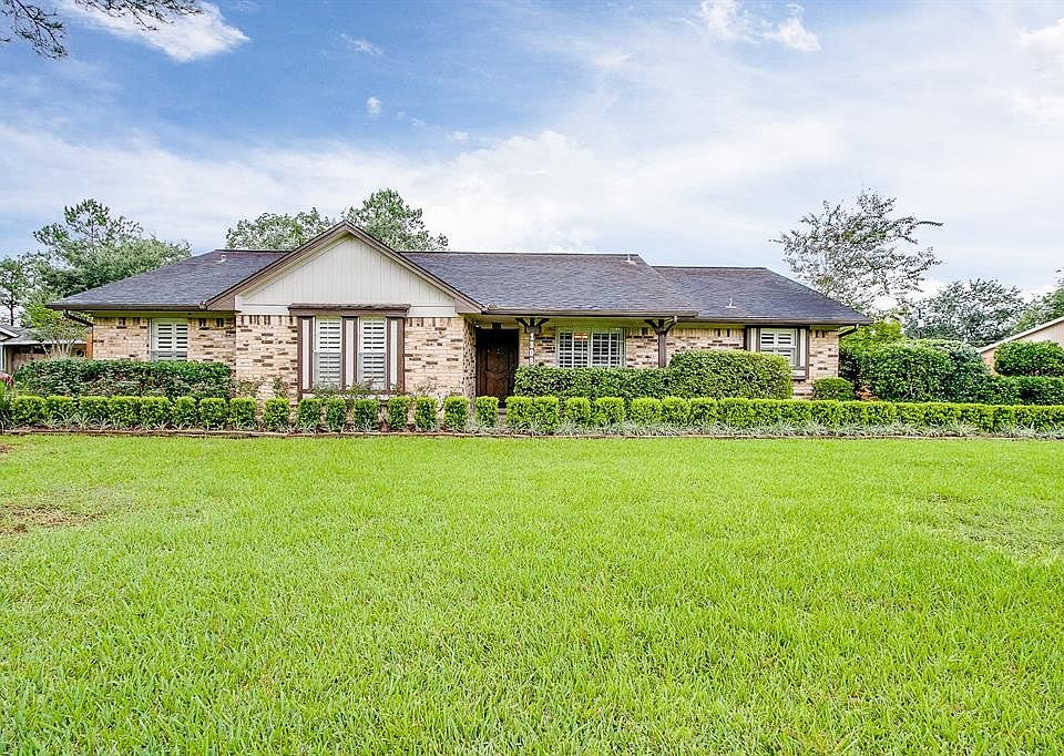 1st image of 1808 McGinnis Dr