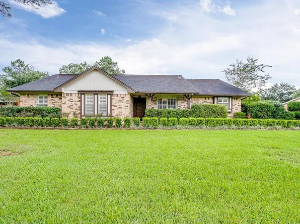 1808 McGinnis Dr, Pearland, TX 77581