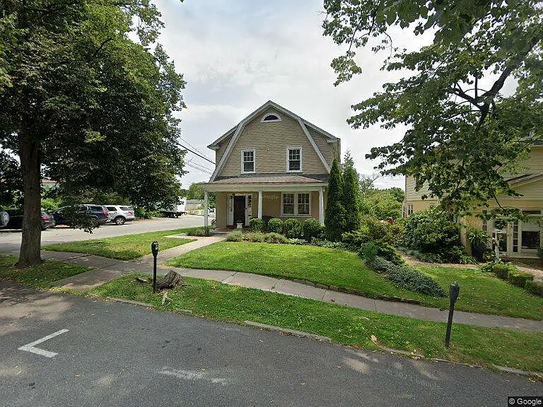 111 Marshall St — Photo 1