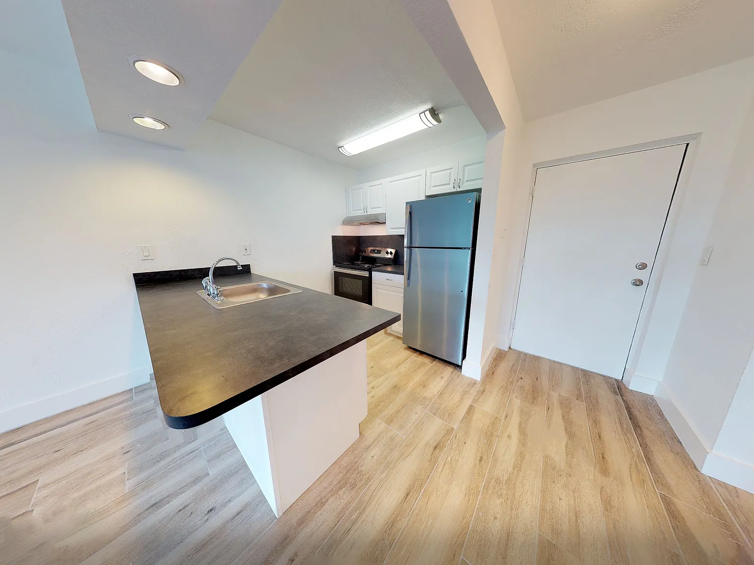 1 bed, 730 sqft, $1,750 — Photo 2