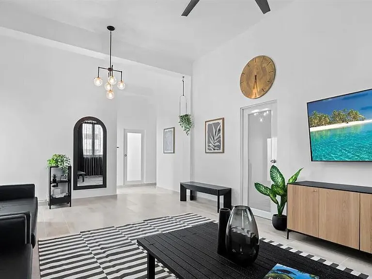 250 Calle Del Parque #3B — Photo 1