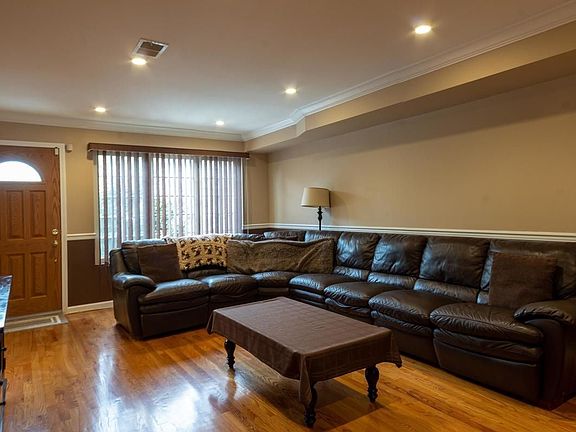 4th image of 17 Peachtree Ln