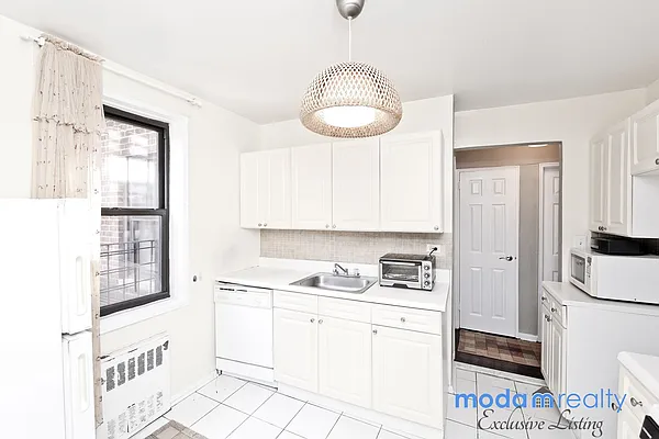 Sold by Moda Realty | media 10