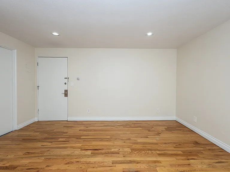 Emerson Flats — Photo 22