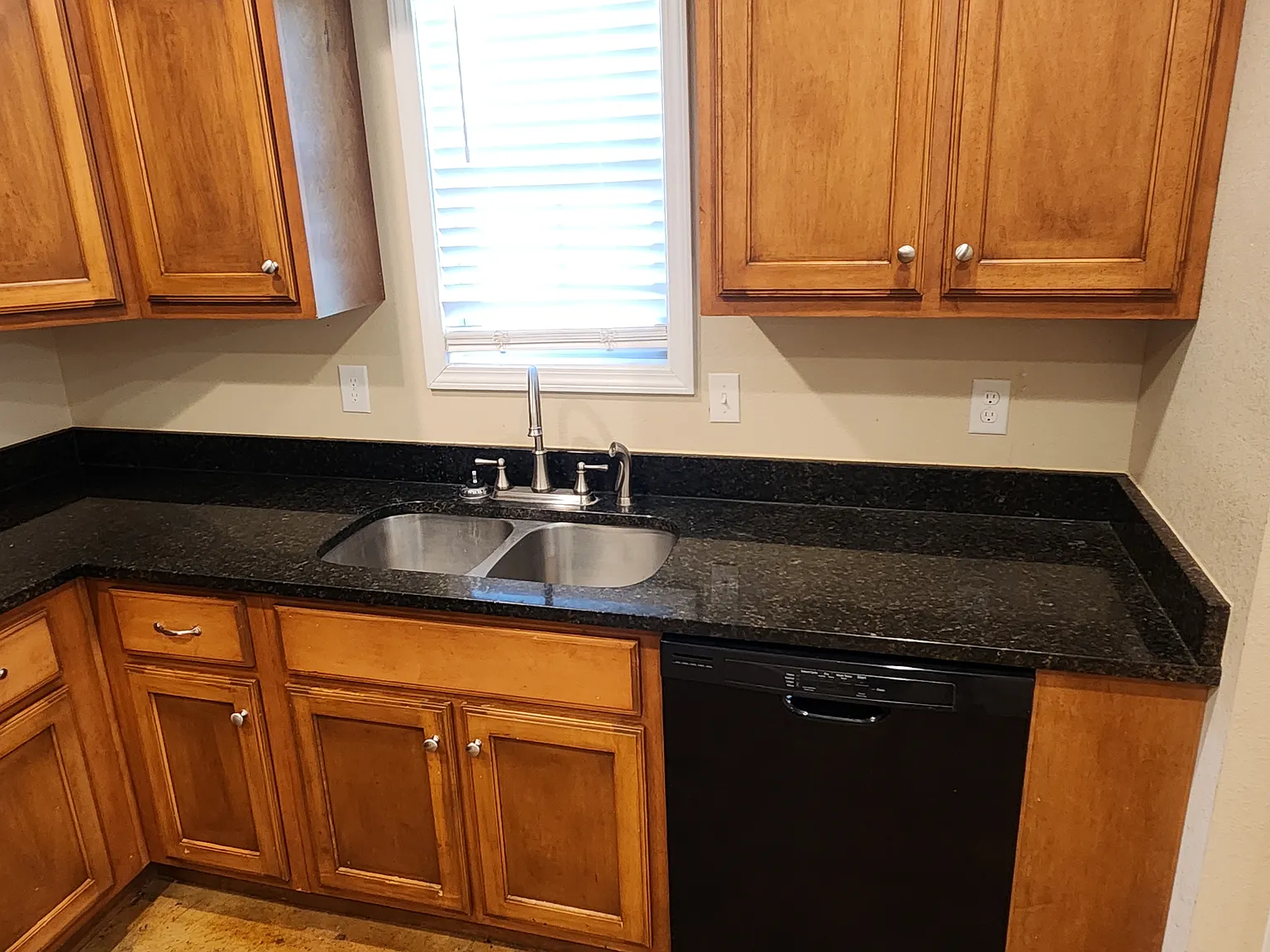 3 bed, 1325 sqft, $1,600 — Photo 3