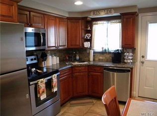 13 Verly Ct, Bethpage, NY 11714