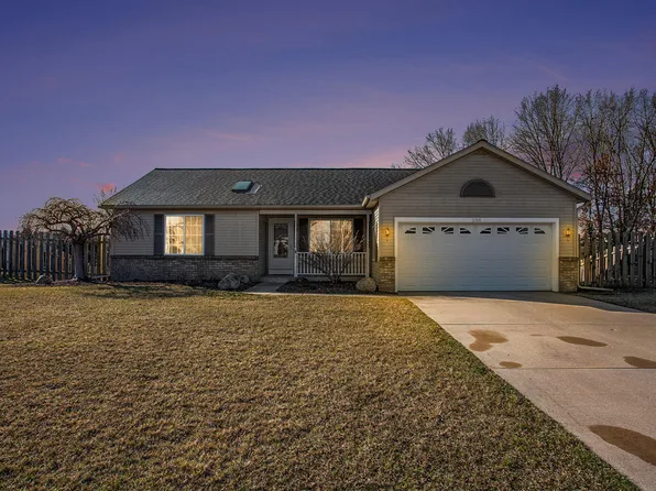 286 Riverwood Dr, Middleville, MI 49333