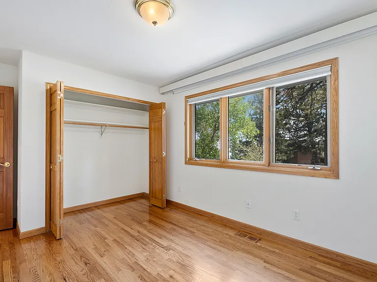 1281 Peakview Cir — Photo 25