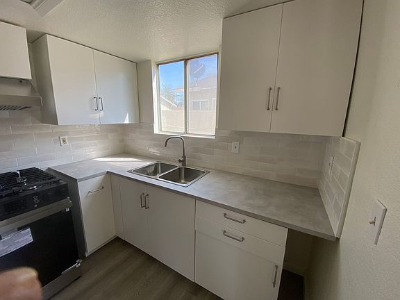 5th image of 2634 Desert St #2630