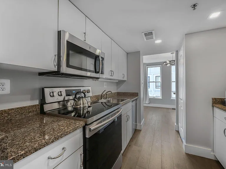 601 Pennsylvania Ave NW #610 — Photo 7