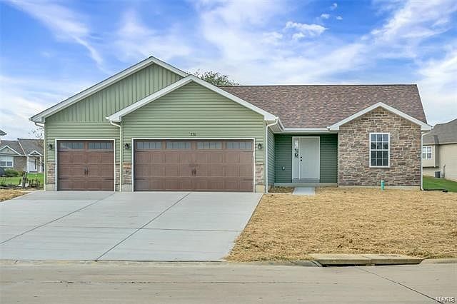 1st image of 220 Meadow Crest Dr