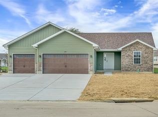 220 Meadow Crest Dr, Troy, MO 63379