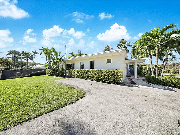 526 Satinwood Dr — Photo 1