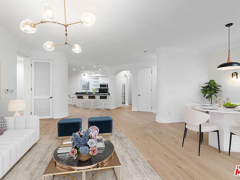 850 N Croft Ave #303 — Photo 8