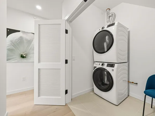 425 3rd Street image 20 of 41