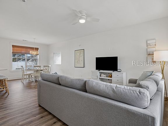 4th image of 44 Red Cedar St