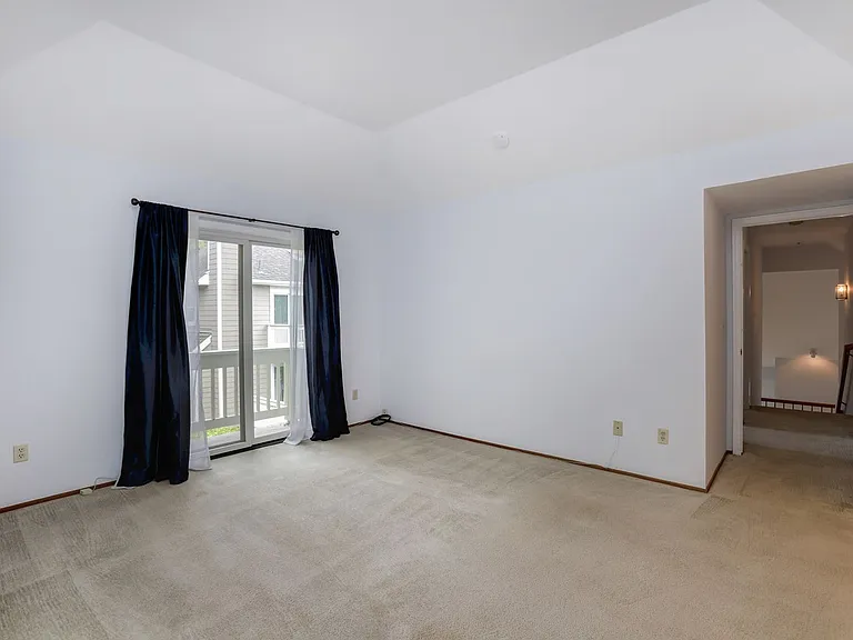 1055 Hull Ln — Photo 24
