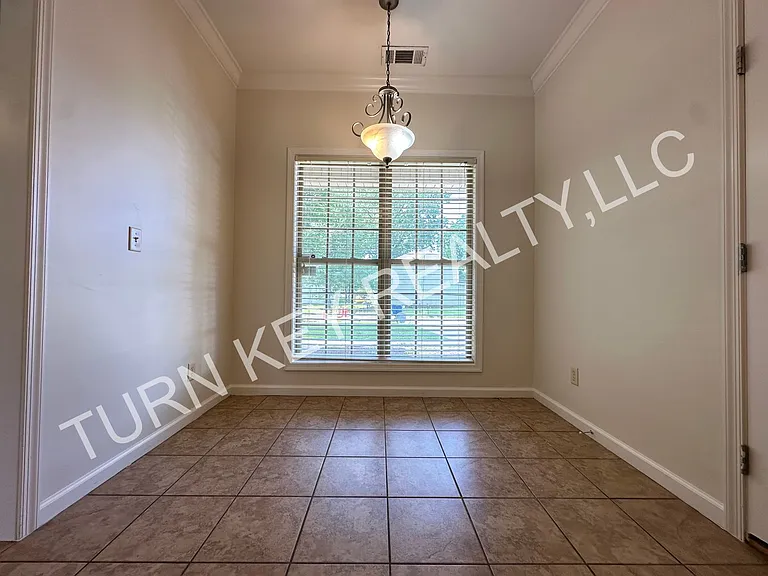 114 Vann Cir — Photo 8