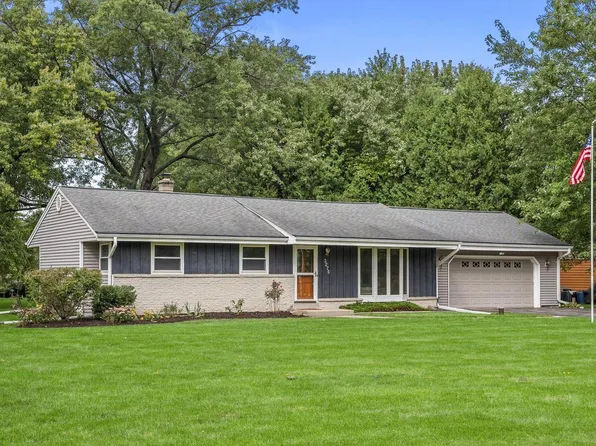 3275 S Thornapple LANE, New Berlin, WI 53146