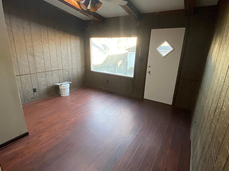 2438 Glenmawr Ave — Photo 5