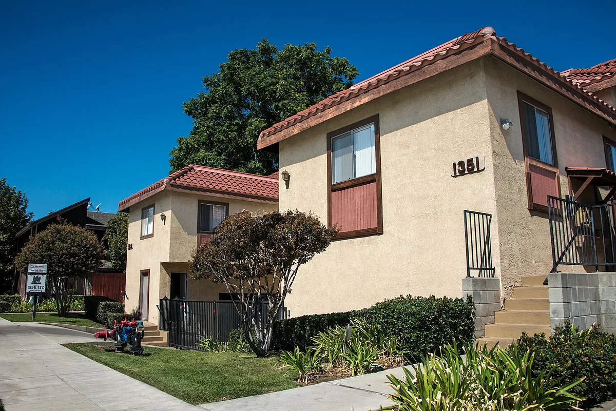 Building Photo - 1349 Elm Ave #51
