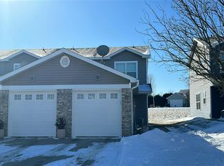 570 Pointe Ct SW, Rochester, MN 55902