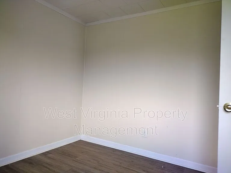 335 Little Vine Dr #B — Photo 7