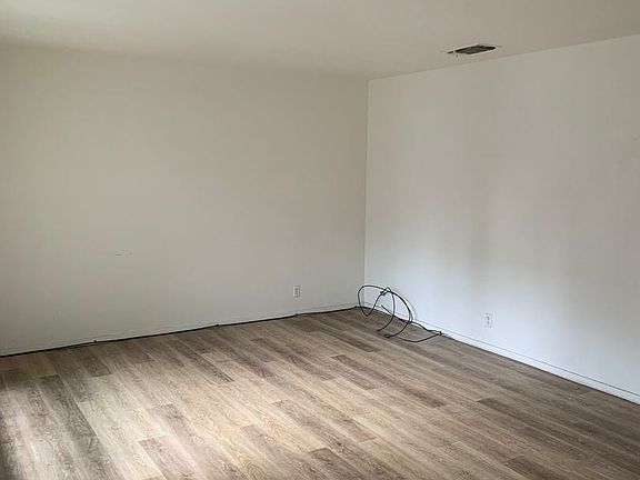 3rd image of 3129 Chesapeake Bay Ave